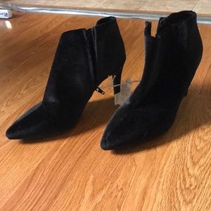 Velvet zip up bootie heel
